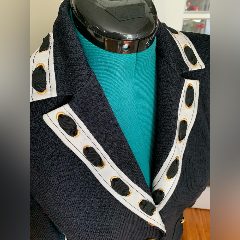 ST. JOHN COLLECTION Santana Knit Navy Blazer Sz 10 with matching skirt - Picture 3 of 15